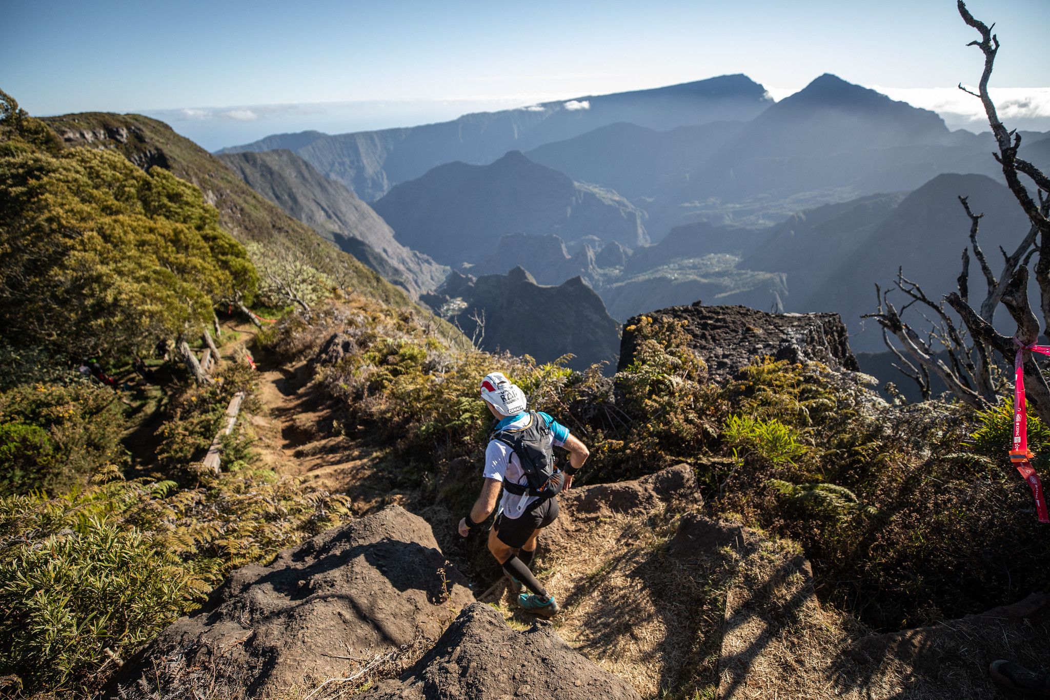 Photo du Grand Raid de la Réunion, vue de Mafate depuis le Maido (c) Mickaël Mussard Photographe