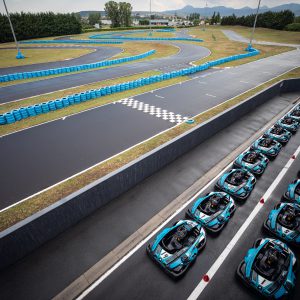 Photo sports mécaniques : la ligne droite et les stands du circuit de karting Sarron (c) Mickael Mussard Photographe Photo sports mécaniques : la ligne droite et les stands du circuit de karting Sarron (c) Mickael Mussard Photographe