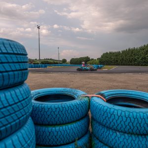 Photo sports mécaniques : l’épingle du circuit de karting Sarron (c) Mickael Mussard Photographe Photo sports mécaniques : l'épingle du circuit de karting Sarron (c) Mickael Mussard Photographe