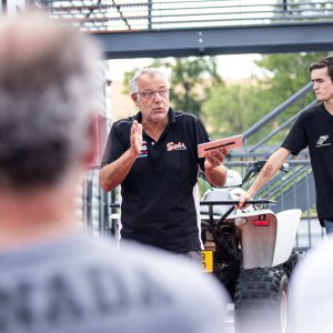 Photo sports mécaniques : Briefing d’avant-course karting (c) Mickael Mussard Photographe Photo sports mécaniques : Briefing d'avant-course karting (c) Mickael Mussard Photographe
