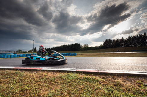 Photo sports mécaniques : karting en virage (c) Mickael Mussard Photographe