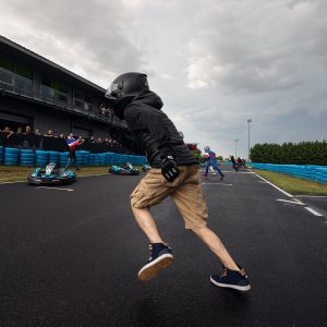 Photo sports mécaniques : départ type Le Mans (ou Bol d’or) karting Sarron (c) Mickael Mussard Photographe Photo sports mécaniques : départ type Le Mans (ou Bol d'or) karting Sarron (c) Mickael Mussard Photographe