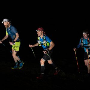 Photo de trail : passage d’un groupe de trois coureurs au Semnoz (c) Mickael Mussard Photographe Photo de trail : passage d'un groupe de trois coureurs au Semnoz (c) Mickael Mussard Photographe