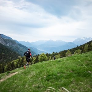 Photo de trail : Ultra-Race vue du lac d’Annecy depuis les Bauges (c) Mickael Mussard Photographe Photo de trail : Ultra-Race vue du lac d'Annecy depuis les Bauges (c) Mickael Mussard Photographe