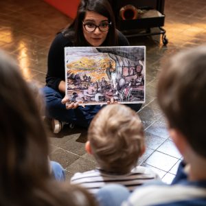 Photo journalisme : animatrice au Musée Bargoin (c) Mickael Mussard Photographe Photo journalisme : animatrice au Musée Bargoin (c) Mickael Mussard Photographe