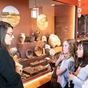 Photo journalisme : atelier archéologie au Musée Bargoin (c) Mickael Mussard Photographe Photo journalisme : atelier archéologie au Musée Bargoin (c) Mickael Mussard Photographe
