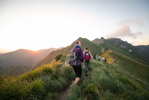 Photo de randonnée : lever de soleil sur les crêtes du Sancy (c) Mickael Mussard Photographe