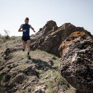 Photo de trail : au sommet du puy Mardou en Auvergne (c) Mickael Mussard Photographe Photo de trail : au sommet du puy Mardou en Auvergne (c) Mickael Mussard Photographe