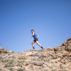 Photo de trail : passage en crête pour Ugo Ferrari (c) Mickael Mussard Photographe Photo de trail : passage en crête pour Ugo Ferrari (c) Mickael Mussard Photographe