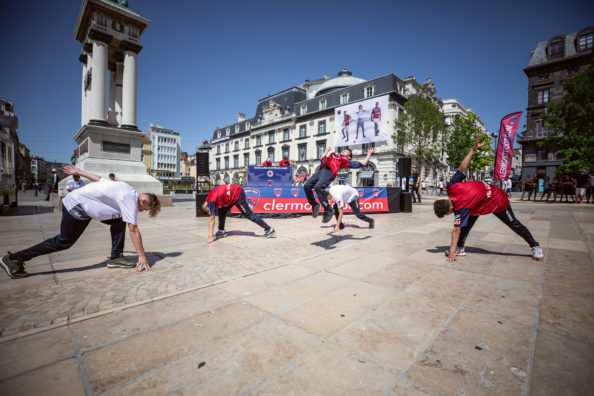Photo de sport : flip arrière pendant le show des Supreme Legacy (c) Mickael Mussard Photographe