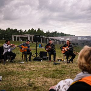 Photo journalisme : concert de musiciens aux Nuées Ardentes (c) Mickael Mussard Photographe Photo journalisme : concert de musiciens aux Nuées Ardentes (c) Mickael Mussard Photographe