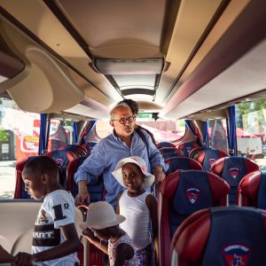 Photo de sport : visite du bus du Clermont-Foot 63 (c) Mickael Mussard Photographe Photo de sport : visite du bus du Clermont-Foot 63 (c) Mickael Mussard Photographe