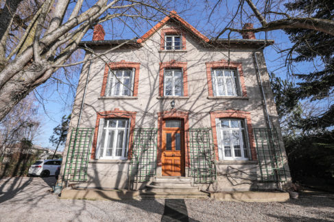 Photo immobilière : Clermont-Ferrand - Façade de manoir (c) Mickael Mussard Photographe