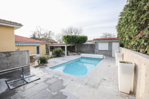 Photo immobilière : Clermont-Ferrand - Piscine de villa (c) Mickael Mussard Photographe